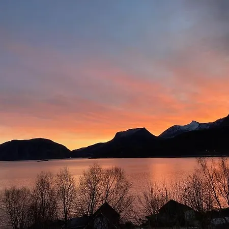 Beautiful House With A Unique And Spectacular View Kvaloya